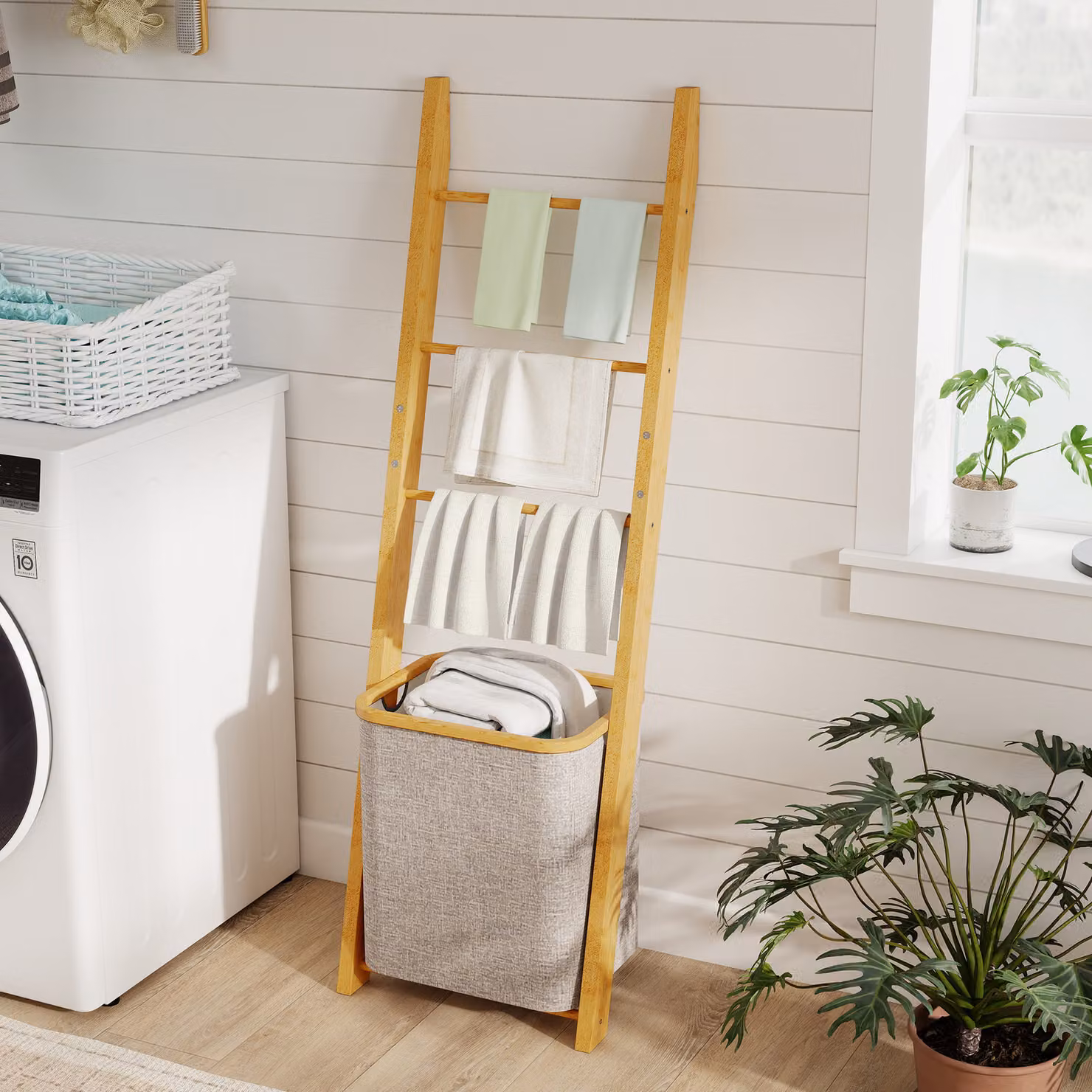 Mobile da Bagno HOMCOM in Bambù con Porta Asciugamani e Cesto per Biancheria da 48 L, Beige – 2