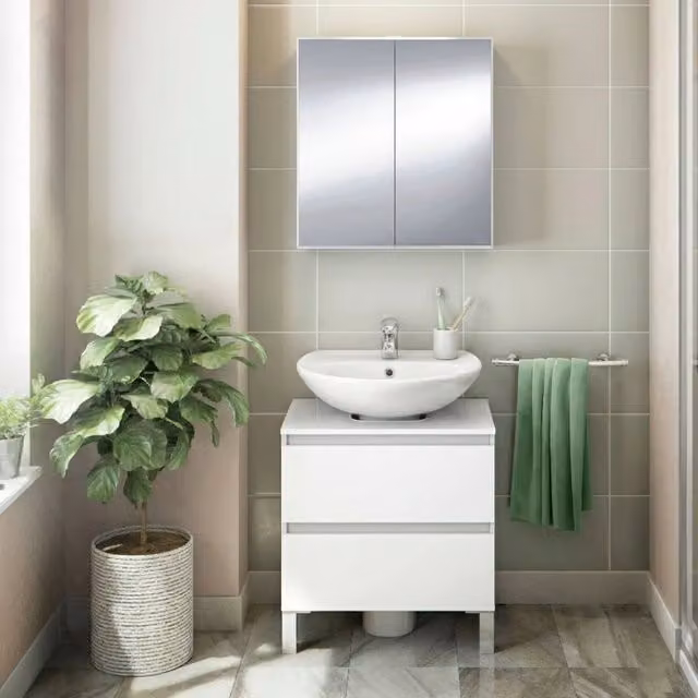 Set Mobili Bagno DMORA Gaiola con Specchio, Mobile Lavabo e Armadietto, Bianco Lucido, L: 60 cm, P: 40 cm, H: 63,5 cm – 1