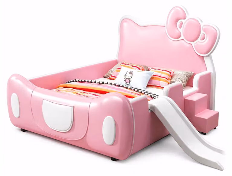 Letto per bambini rosa con scaletta e scivolo. Letto a tema Hello Kitty per bambine