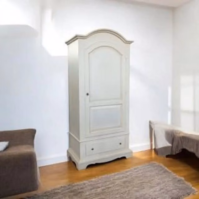 Armadio KIVIO in legno massiccio stile shabby chic bianco lacquered con ante a battente e ripiani interni L: 56 cm, P: 56 cm, H: 196 cm
