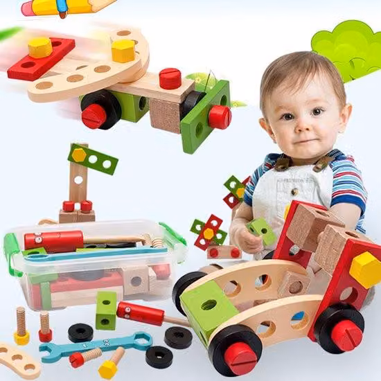 Giocattoli in legno, cassetta degli attrezzi portatile, kit didattico a misura di bambino per viti e dadi.