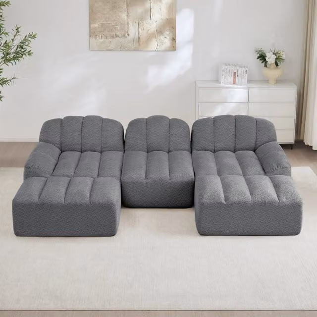 Divano panoramico modulare Mivray a 3 posti con 2 pouf in pile granulato grigio, design moderno a forma di U con schienale curvo, H 165 cm x L 288 cm x P 79 cm