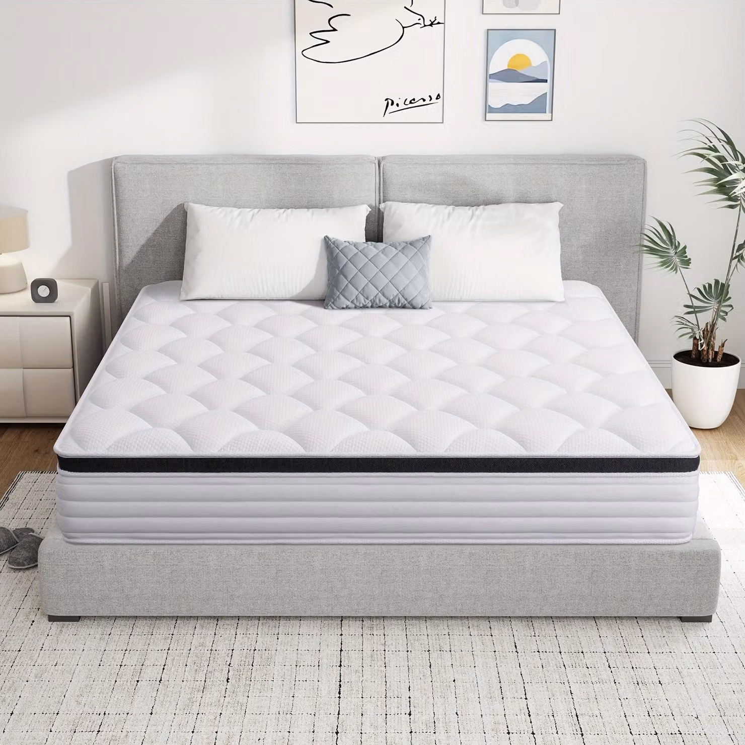 Materasso ibrido in memory foam, disponibile in due altezze (20 cm e 22 cm), con sistema di supporto a 7 zone e molle insacchettate per un comfort ottimale e una temperatura ideale durante il sonno. Disponibile nelle dimensioni: 90x200 cm, 120x200 cm, 140