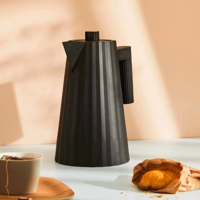 Bollitore Elettrico Alessi Pliss Colore Nero con Filtro Anticalcare e Spegnimento Automatico, Capacità 1,7 l – 1