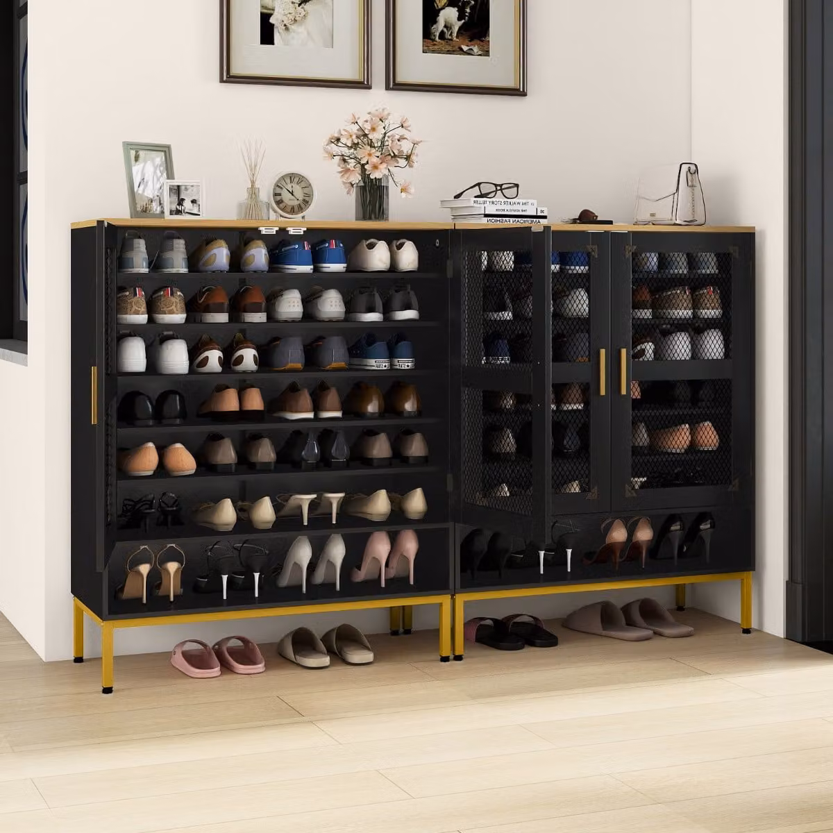 Armadio porta scarpe Costway in legno e metallo con 7 ripiani regolabili e ante a rete, Nero
