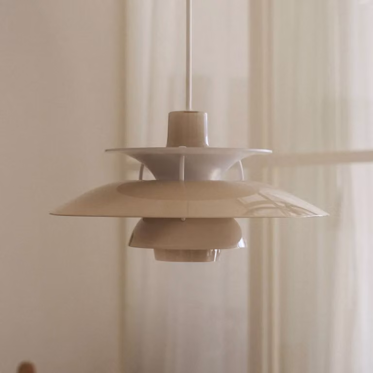 Louis Poulsen Lampada a sospensione PH 5 320, dimmerabile, Crema / Ambra, Soggiorno / Sala da pranzo, Plastica, Design, Lampada a sospensione
