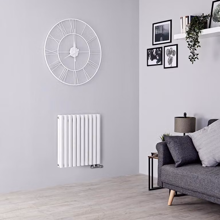 Radiatore Orizzontale Bianco di Design con Attacchi Centrali - 740W - 635 x 590mm - Revive Caldae