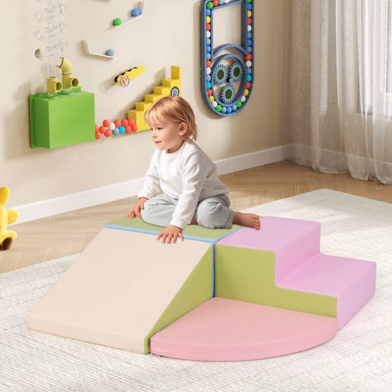 Set di blocchi morbidi in schiuma Costway rosa e multicolore per arrampicarsi e gattonare per bambini