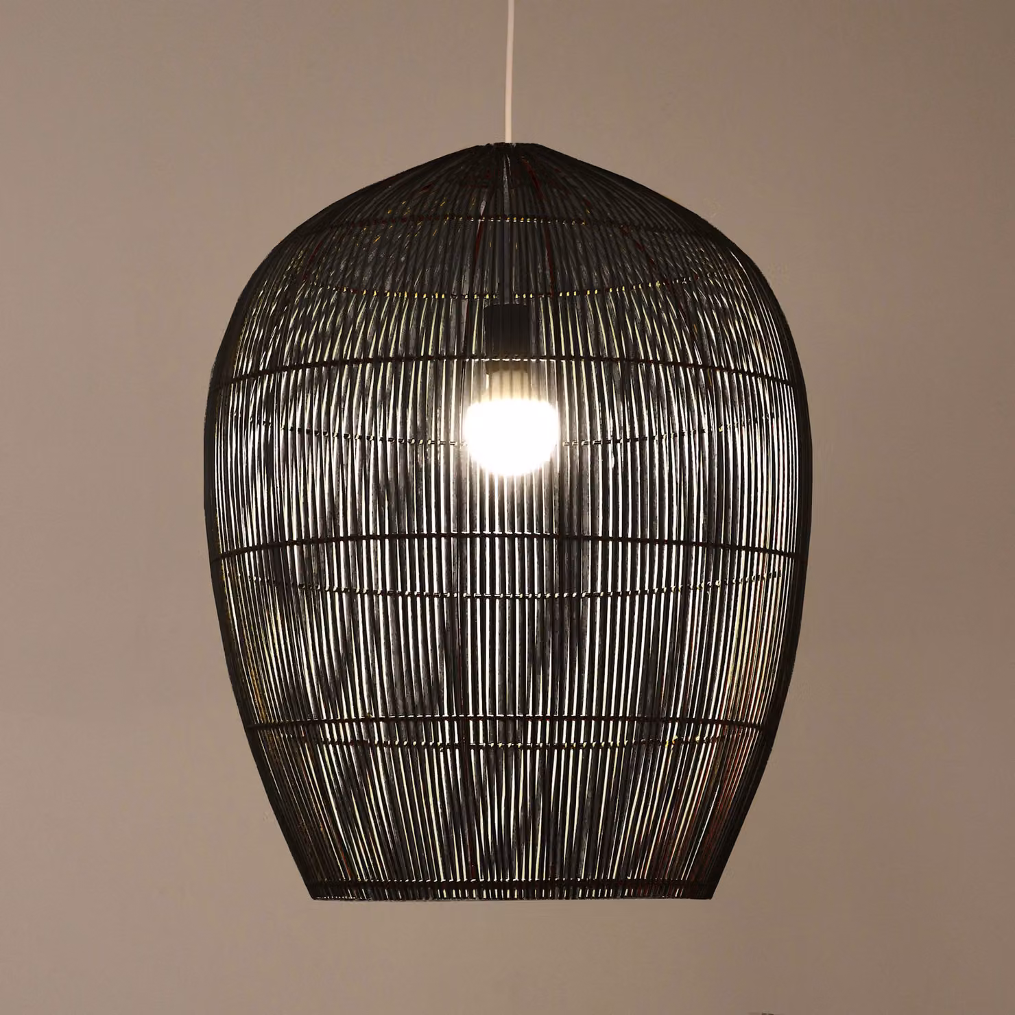 Fine Asianliving Bamboo Hanging Lamp Lampada a sospensione nera fatta a mano - Fletcher D43xH48cm Lampada a sospensione Illuminazione Paralume di bambù Tessuto Lampada Illuminazione Rotan