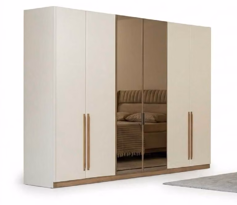 Armadio beige moderno, lussuoso, con ante a battente