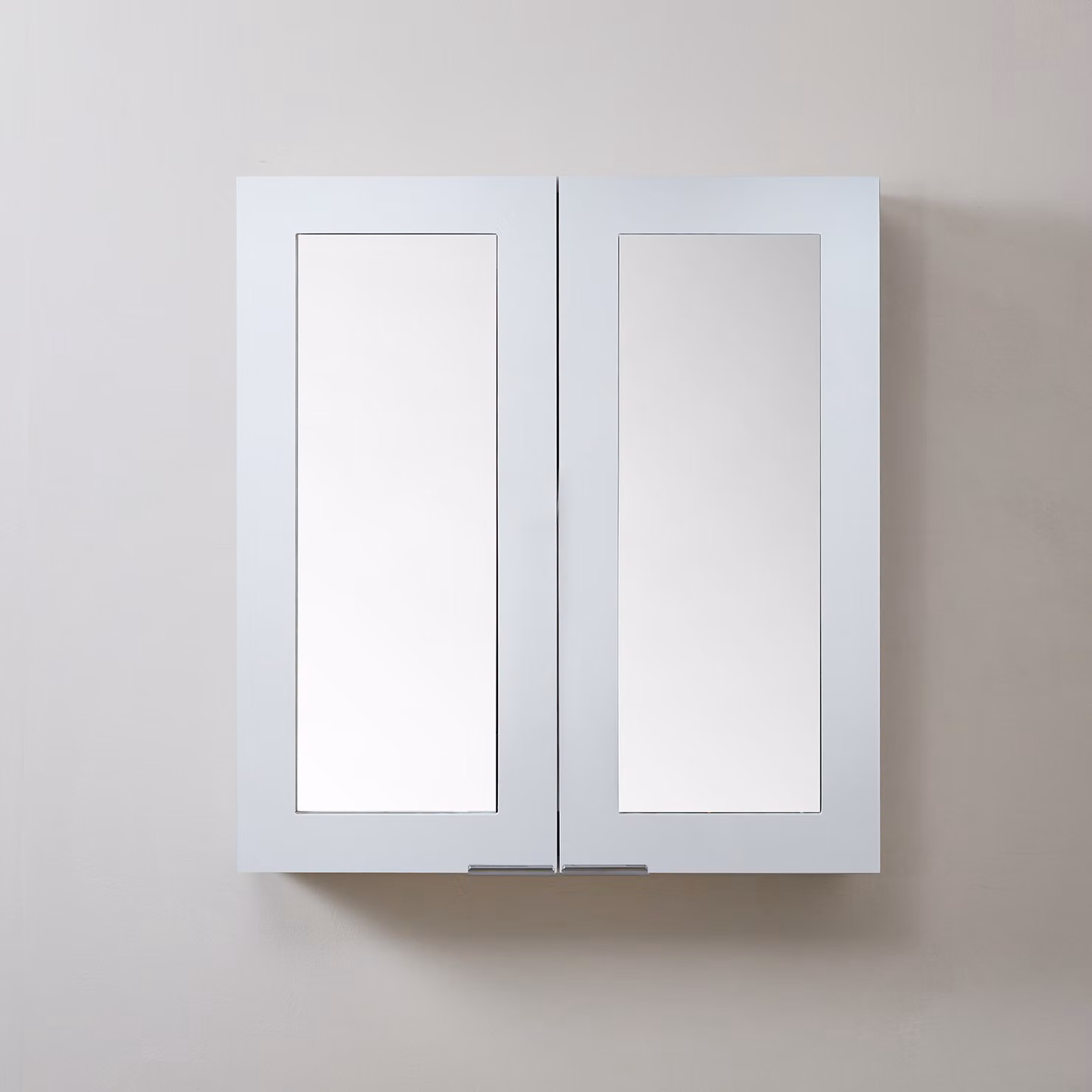 Mobiletto a Specchio da 900mm x 650mm Bianco - Completo di Maniglie con Impugnature a Dito Cromate - Cluo