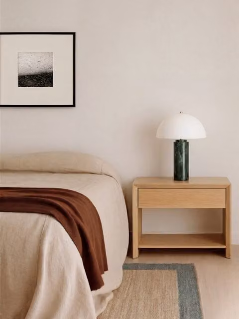 Comodino Bisley Kenay Home in impiallacciato di rovere marrone con 1 cassetto