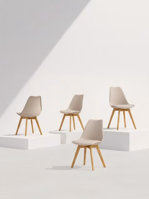 Set di 4 sedie in stile scandinavo beige con struttura in legno di faggio e seduta in tessuto Kenay Home