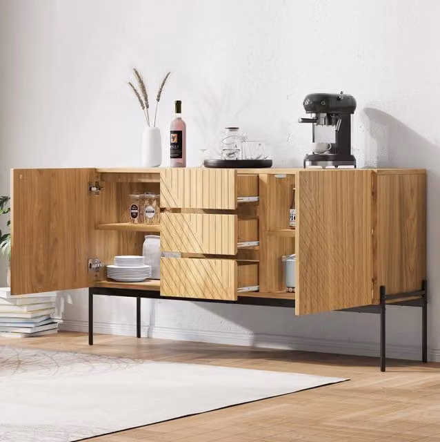 Credenza moderna beige in legno, metallo e MDF per soggiorno e sala da pranzo L: 140 cm, H: 75 cm, P: 40 cm