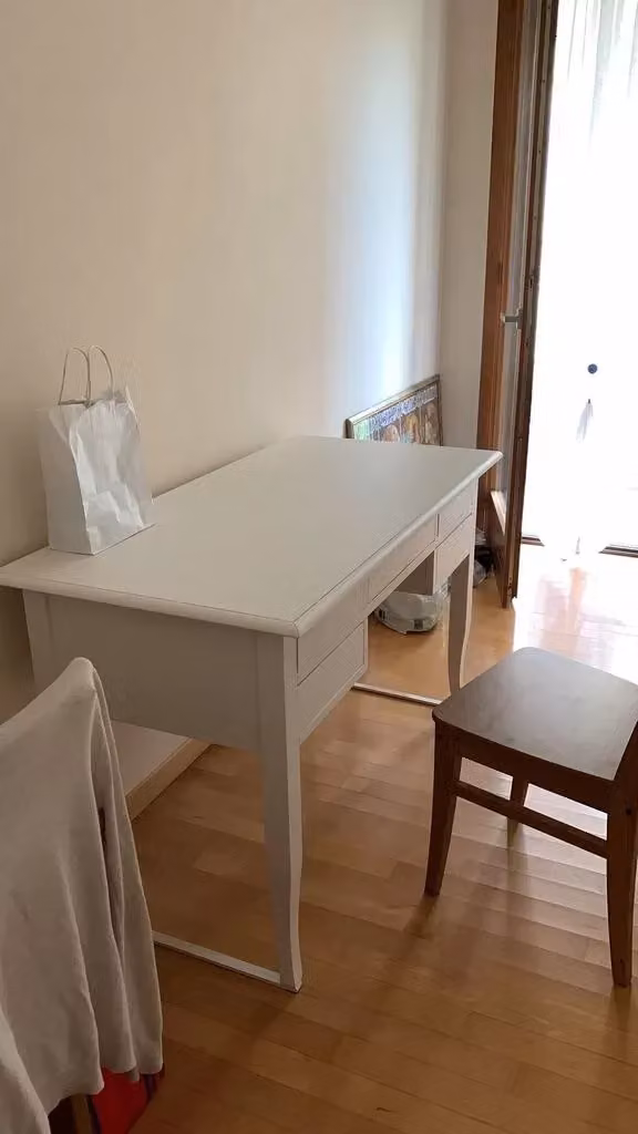 Scrivania in legno di pino stile arte povera con 5 cassetti bianca Mobili 2G L: 105 cm, P: 56 cm, H: 81 cm – 3