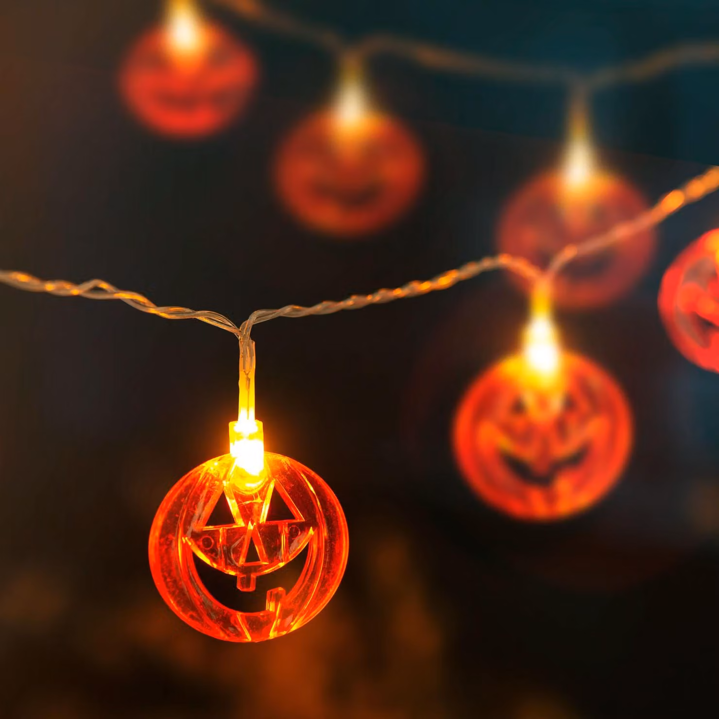 Ghirlanda luminosa LED di Halloween "Ghost" - Ghirlanda con 10 LED bianco caldo - Illuminazione a batteria per decorazioni di Halloween da interno, 1 pezzo [56533B].