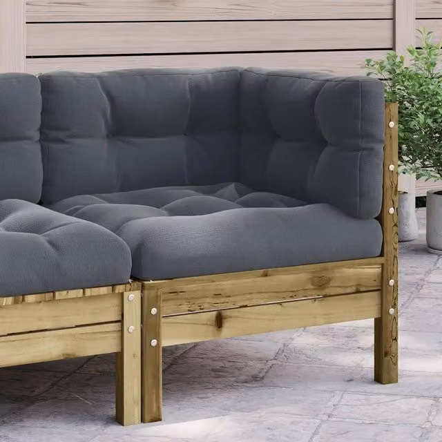 Divano Angolare da Giardino Design Mania in Legno di Pino Trattato con Cuscini Grigio Antracite