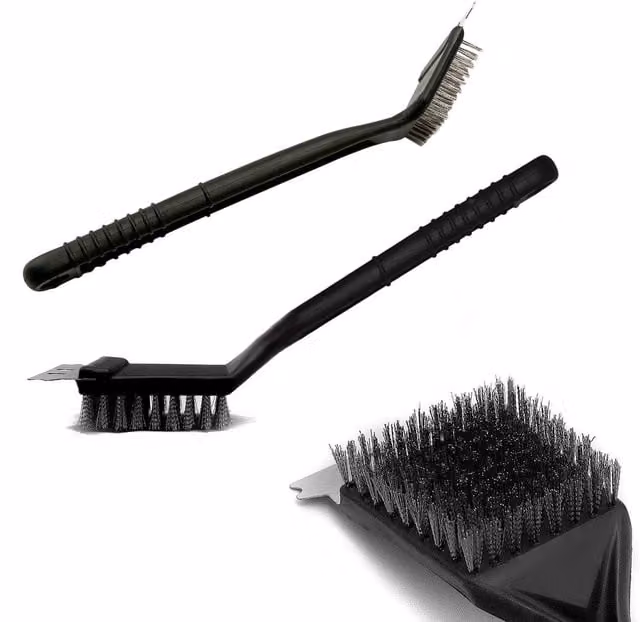 Spazzola per la pulizia della griglia Garden Friend con setole resistenti, raschietto e manico ergonomico, colore nero