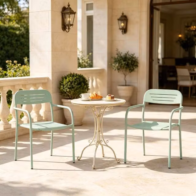 Set di sedie da giardino impilabili in metallo verde con braccioli e schienale curvo