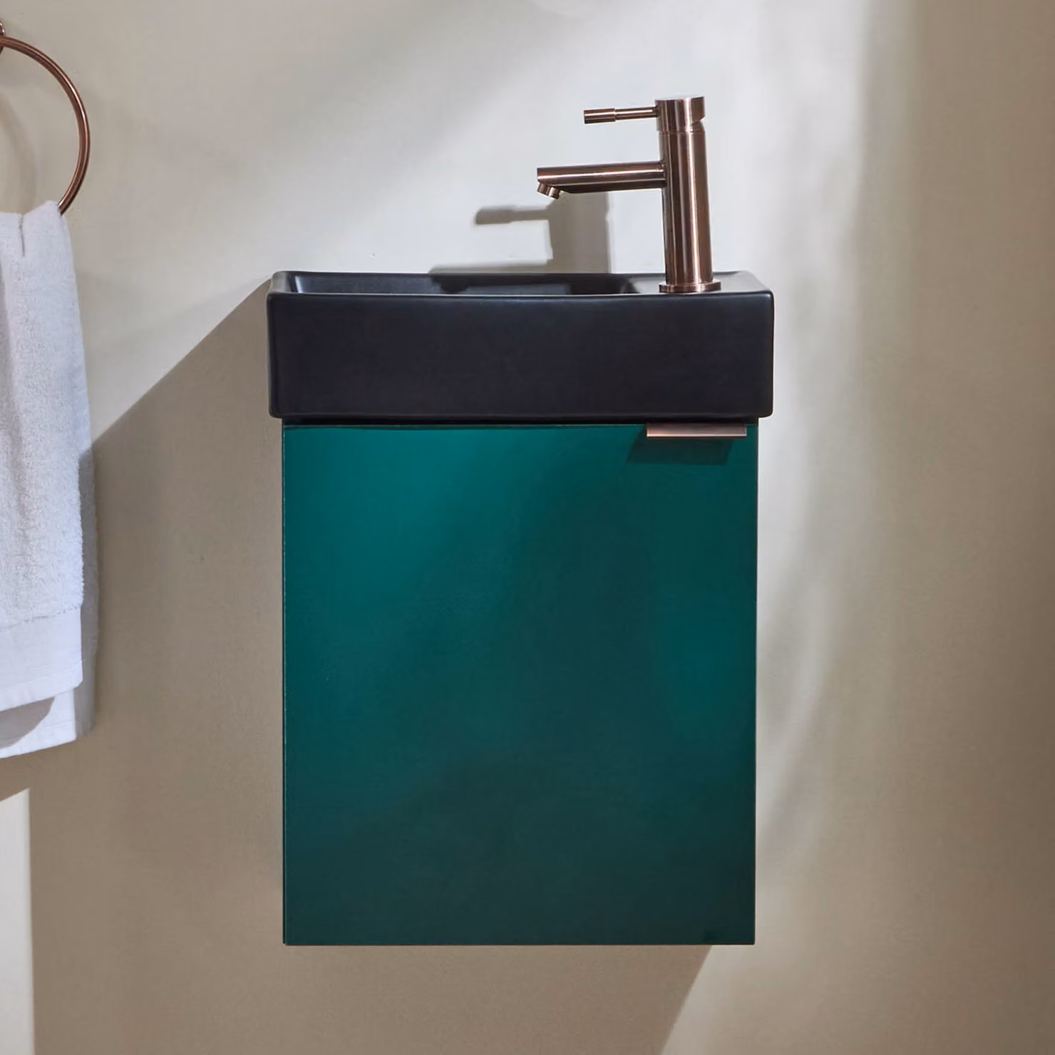 Mobile Bagno Verde Scuro Sospeso da 400mm con Lavabo Nero e Maniglia con Impugnatura a Dito in Bronzo Spazzolato - Cluo
