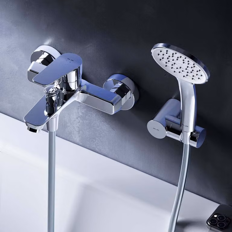 Rubinetto per vasca da bagno, miscelatore monocomando per bagno, con doccetta a 5 getti, supporto a parete e flessibile AM.PM, cromato