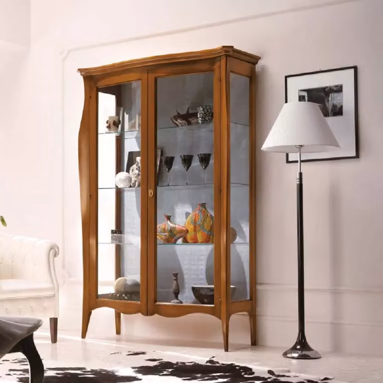 Vetrina in legno stile arte povera con ante in vetro e ripiani interni di Mobili 2G, colore noce, L: 130 cm, P: 50 cm, H: 200 cm