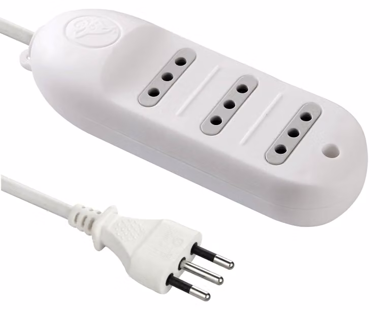 Electraline 62032, ciabatta multipresa a 3 prese, 10 A, cavo da 1,5 metri, colore bianco