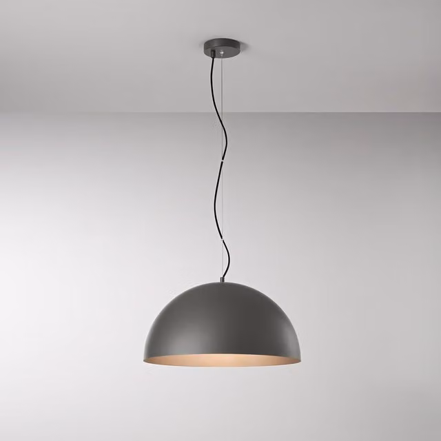 Lampada a sospensione Perenz Steel in metallo con design moderno a cupola, disponibile nei colori grigio, marrone o oro/ottone, con attacco E27