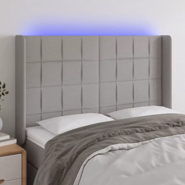 Testiera con LED Design Mania in tessuto grigio chiaro con porta USB, L: 147 cm, P: 16 cm, H: 118/128 cm – 1