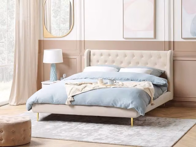 Letto matrimoniale Beliani in velluto beige con struttura imbottita L: 180 cm, P: 200 cm, H: 106 cm – 1