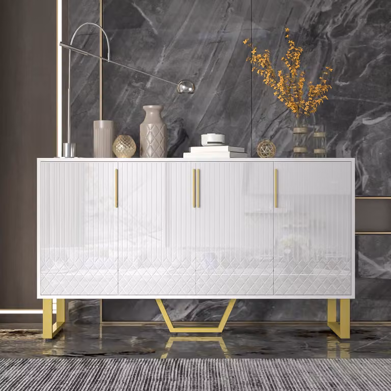 Credenza lucida Merax 140x40x80 cm con 4 ante, design frontale geometrico, maniglie e gambe in metallo, cassettiera per soggiorno e corridoio, bianco