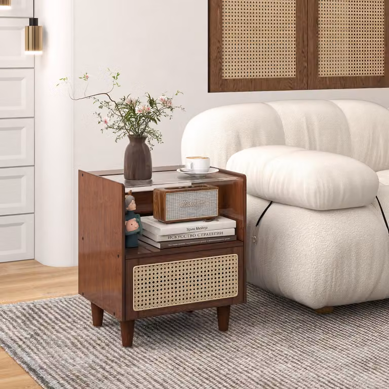 Comodino Costway in bambù e rattan con cassetto e gambe in legno massello, stile boho, Marrone, L 35 cm x P 35 cm x H 50 cm
