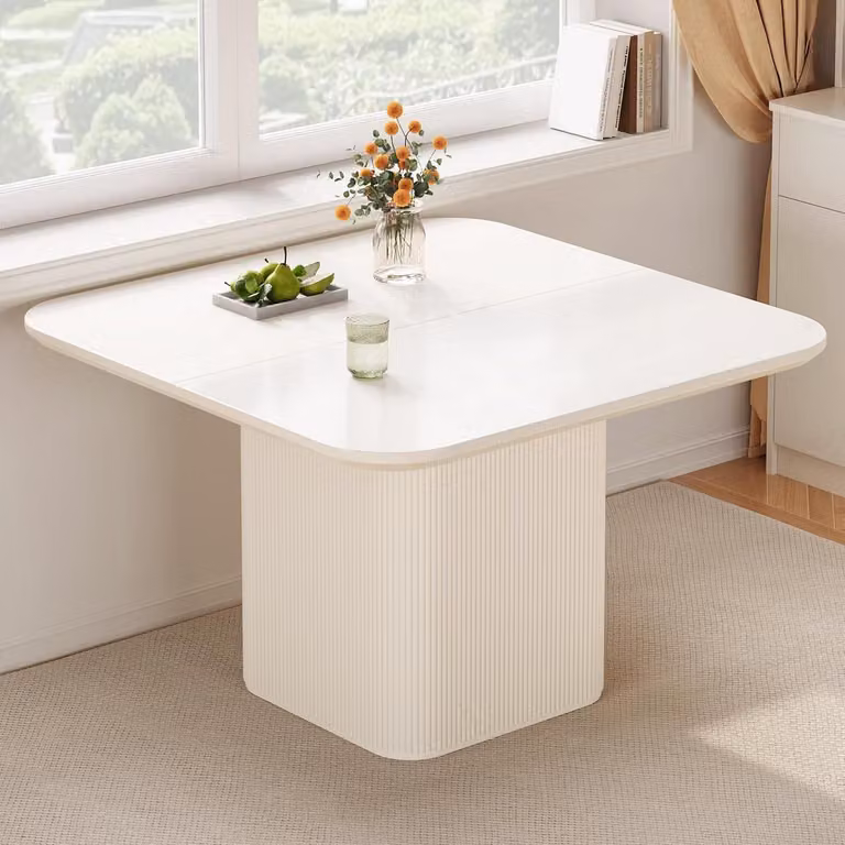 Tavolo quadrato color crema con gambe a colonna, facile da pulire e salvaspazio