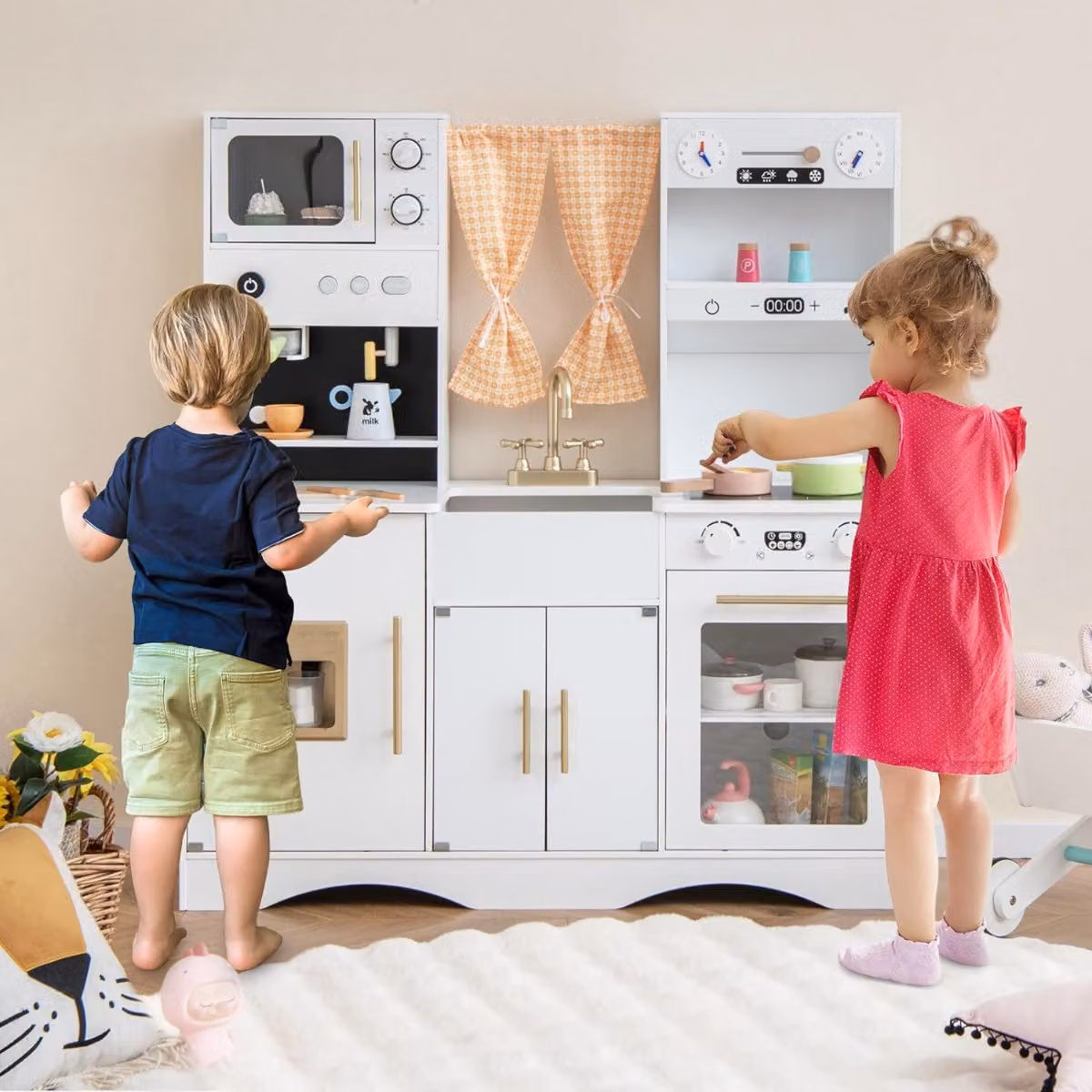 Set da cucina giocattolo in legno Costway con microonde e macchina del caffè per bambini, colore bianco