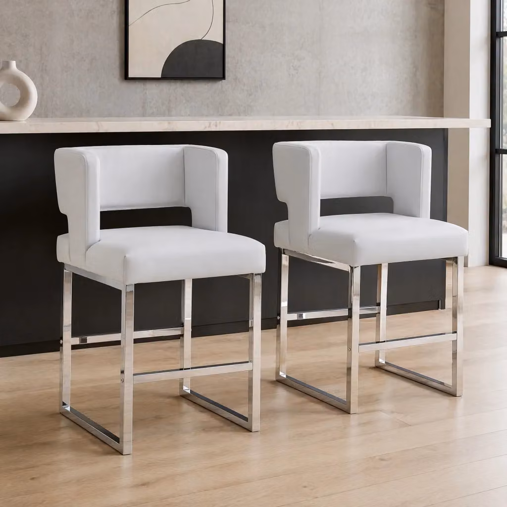 Set di 2 sgabelli da bar in stile scandinavo WISHDOR con seduta quadrata in ecopelle grigia e gambe in metallo argentato, Altezza: 91,4 cm – 2