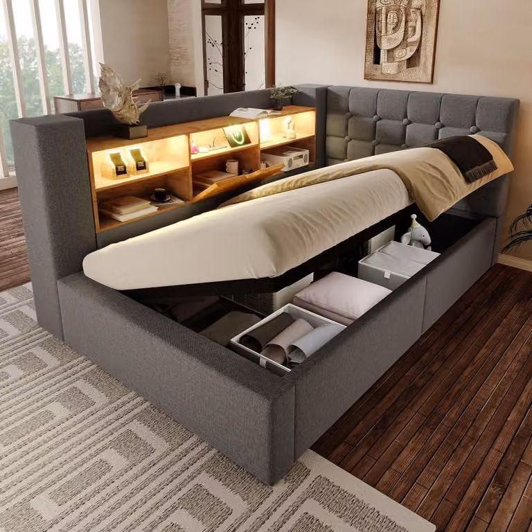 Letto imbottito 90x200 cm con illuminazione a LED, spazio contenitore ad apertura idraulica, testiera a forma di L con vano contenitore, porte USB di tipo A e C, rivestito in lino color grigio