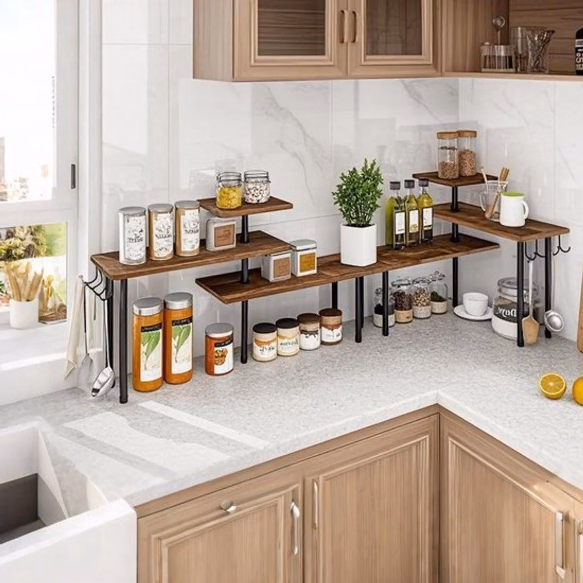 Scaffale angolare per la cucina con 3 ripiani, scaffale regolabile per la cucina, porta spezie e spazio di stoccaggio multifunzionale per sala da pranzo, bagno e ufficio