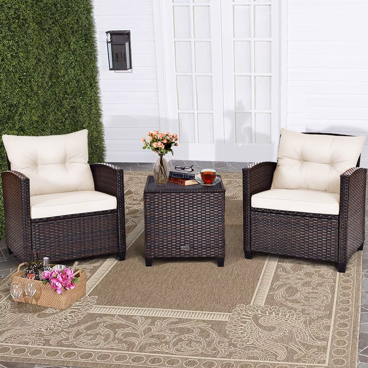 Costway Set di 3 Mobili da Giardino Moderni in Rattan con Tavolino in Vetro e 2 Poltrone con Cuscini Beige – 3
