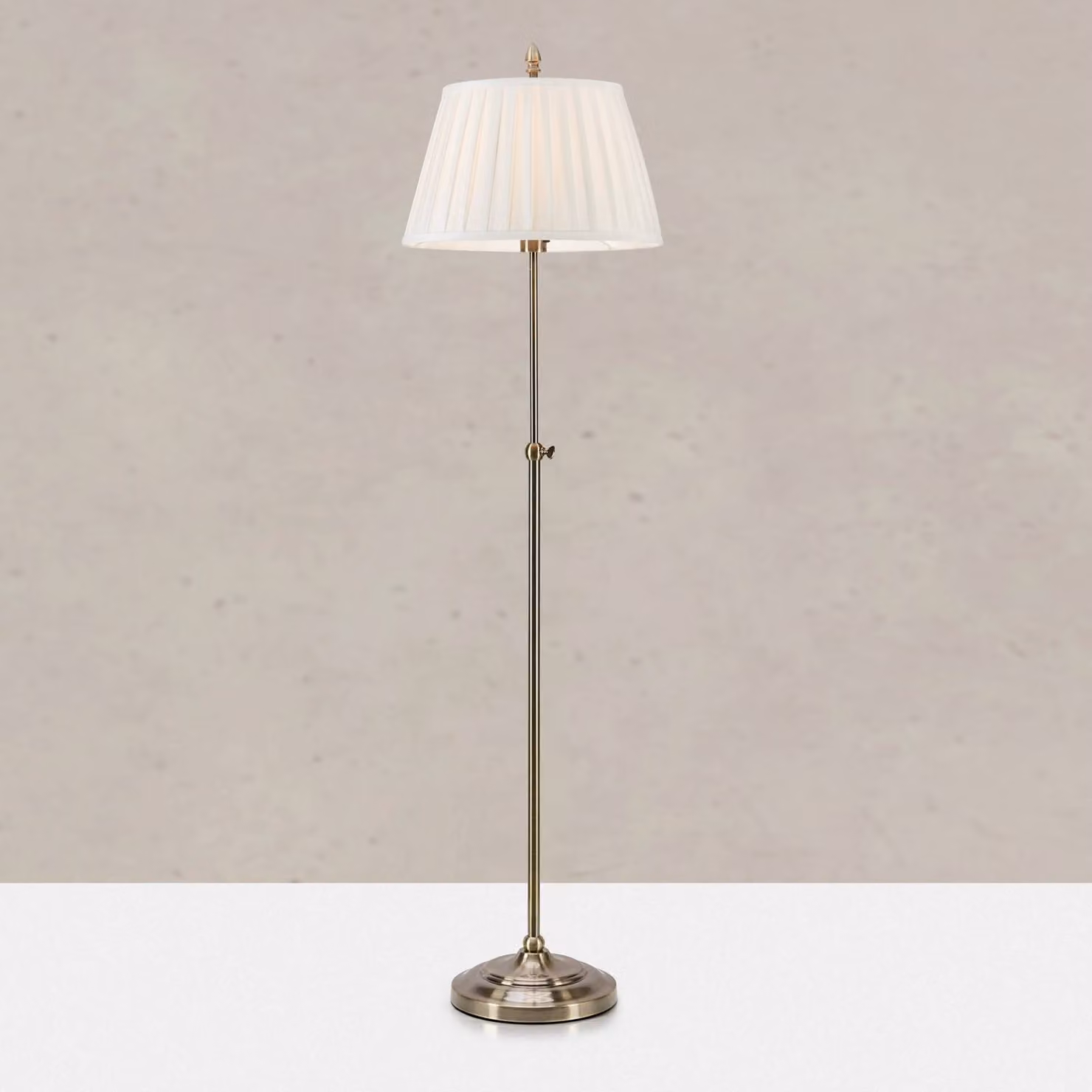 Markslöjd Lampada da terra Oxford, Ottone / Oro, Soggiorno / Sala da pranzo, Tessuto / Stoffa / Seta, Lampada da terra