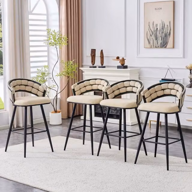 Sgabello da bar Mivray in velluto beige con struttura in metallo nero e design moderno