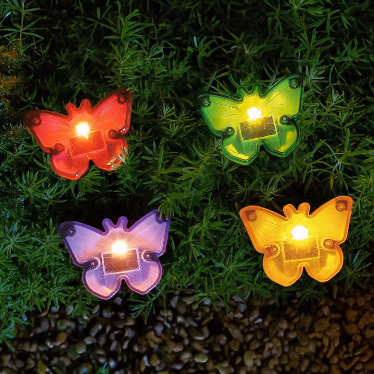 Lampada da giardino a LED alimentata a energia solare con farfalle – Colorata – 1 LED bianco caldo – Nera – 9 x 9 x 8,5 cm – Alimentata a energia solare – Accensione automatica al tramonto – Illuminazione decorativa da esterno per giardino e balcone [1173