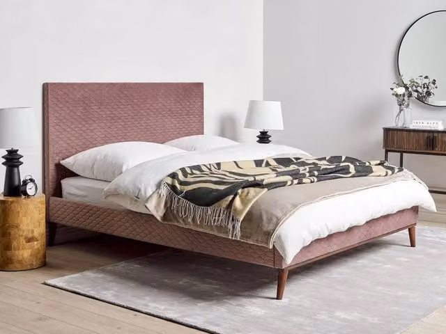 Letto imbottito Beliani in velluto rosa con struttura a nido d'ape trapuntato e base in legno di pino, stile classico, L/P/H: 140 x 200 x 151 cm – 1