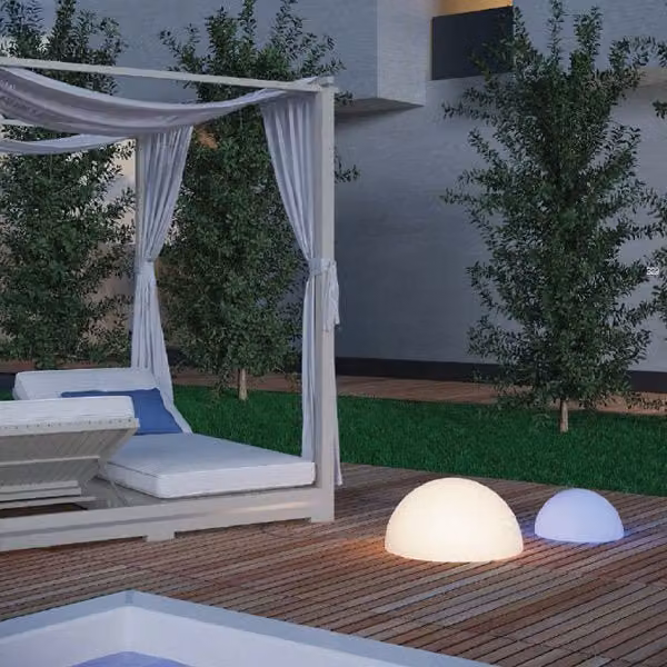Sfera LED RGB Redo Group Blob bianca per esterno con telecomando e protezione IP65