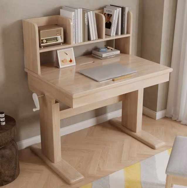 Scrivania per bambini regolabile in altezza con piano inclinabile 0-43°; legno naturale
