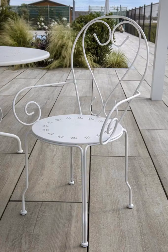 Sedia da giardino in metallo GIORDANOSHOP con braccioli, design floreale, colore bianco, L: 49 cm, P: 48 cm, H: 90 cm – 2