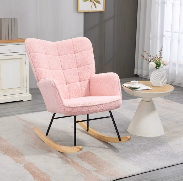 Poltrona a dondolo rosa con rivestimento in ecopelliccia, struttura in acciaio e base in legno di faggio, portata fino a 120 kg