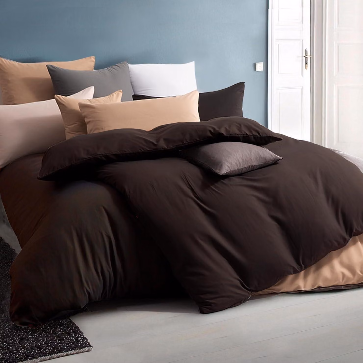 Set di lenzuola composto da 4 pezzi, dimensioni 155x220 cm, colore marrone, realizzato in microfibra, con chiusura a zip