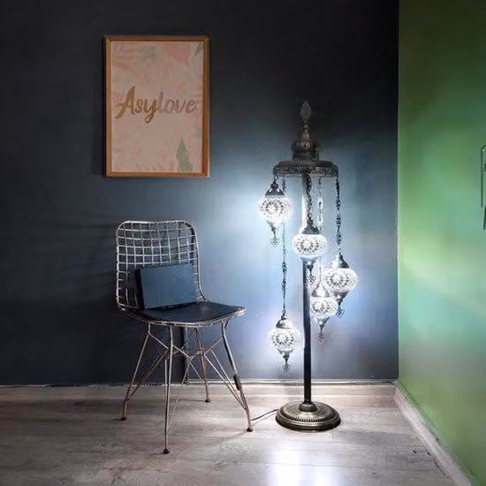 Lampada da terra turca realizzata a mano con 5 sfere di vetro – lampada mosaico orientale in bianco per un'illuminazione suggestiva