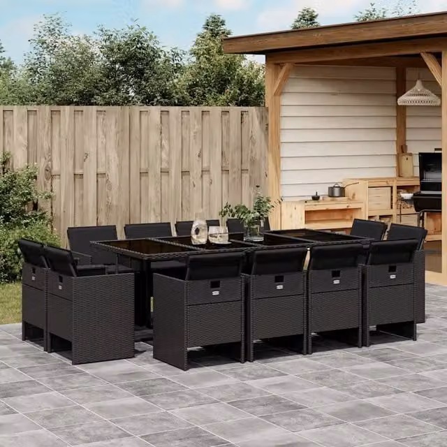 Set da pranzo da giardino vidaXL in polyrattan nero con cuscini e tavolo in vetro 13 pz