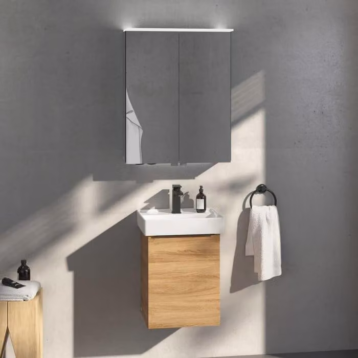 Mobile lavabo Villeroy & Boch Taro con mobile sottolavabo e pensile a specchio con illuminazione LED, 45 cm, apertura porta a destra
